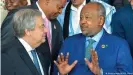  ??  ?? Der 73-Jährige Ismail Omar Guelleh (rechts) regiert Dschibuti seit 1999