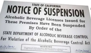  ?? PATRICK T. FALLON/AGENCE FRANCE PRESSE ?? STATE of California serves ‘Notices of Suspension’ like this one hanging on the door of a storefront for ‘violation of the alcoholic beverage control act’ amid increased Los Angeles County Covid-19 restrictio­ns on businesses in Redondo Beach.