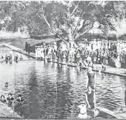  ?? Courtesy photo ?? The pool, hotel and spa at Sutherland Springs drew crowds of 5,000 or more on summer weekends.