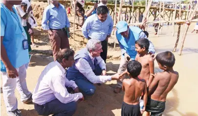  ??  ?? Filippo Grandi, UN High Commission­er for Refugees, interacts with Rohingya children on Saturday at a refugee camp in Cox’s Bazar, Bangladesh. (AP)
