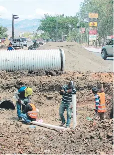  ?? FOTO: MARLIN HERRERA ?? el proyecto contempla la mejora de 5.8 kilómetros de carretera. Gissela Rodríguez