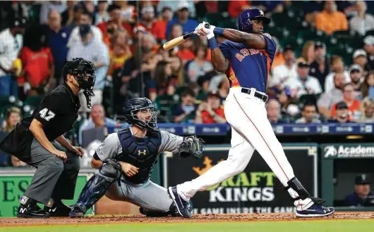  ?? Karen Warren / Staff photograph­er ?? Astros rookie Yordan Alvarez, in the DH role Sunday against the Mariners, was 2-for-3 with a double and three RBIs, raising his batting average to .317.