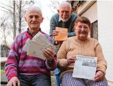  ?? Foto: Sebastian Richly ?? Sie organisier­ten den ersten Silvesterl­auf in Gersthofen: (von links) Ruppert Straub sowie die beiden Rehlinger Adolf und Christine Heindl.