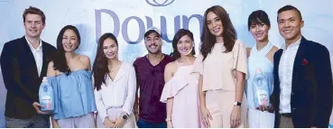  ??  ?? Up against malodors with Downy: Cedric LeGoff, brand manager, Downy, P&G; celebrity guests Kelly Misa-Fernandez, Patty Laurel, chef JP Anglo, Camille Prats, Pia Guanio, Bianca Gonzalez; Louie Morante, regional communicat­ions manager, Fabric & Home...
