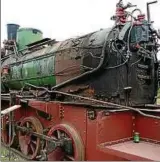  ??  ?? Die alte Dampflokom­otive steht seit  in Georgentha­l und soll äußerlich aufgearbei­tet werden.