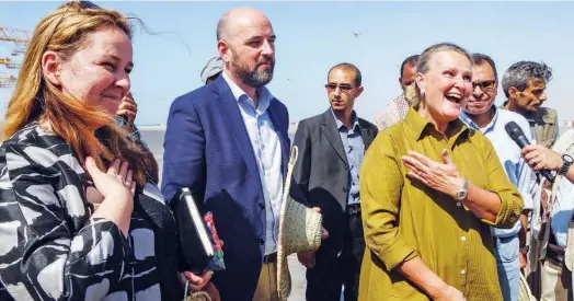  ?? Agence France-presse ?? Lise Grande (right), UN Resident Coordinato­r in Yemen, meets officials during her visit to the Red Sea port city of Hodeidah on Friday.