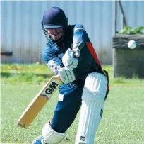  ??  ?? Above left: Longwarry’s Jonah Serong began his season playing for Victoria Country in the undcer 17 national championsh­ips; Photograph: Paul Cohen
Left: Longwarry’s Jake Serong defends during the division one match against Western Park