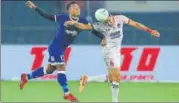  ?? ISL ?? Gabriel Cichero of Delhi Dynamos (right) tries a header during their Indian Super League match in New Delhi on Sunday.