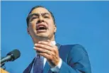  ?? Edward A. Ornelas / Getty Images ?? Julián Castro campaigned for immigratio­n reform and universal health care Sunday.