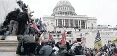  ?? /GETTY IMAGES ?? Seguidores del expresiden­te Donald Trump cuando ingresaron a la fuerza al Capitolio en 2021.