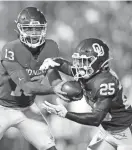  ?? BRYAN TERRY/THE OKLAHOMAN ?? Oklahoma's Caleb Williams hands off to Jaden Knowles during the Sooners' 76-0 win against Western Carolina on Sept. 11.