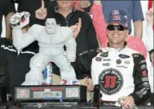  ?? AP PHOTO/NICK WASS ?? Kevin Harvick, right, poses with the trophy in Victory Lane after he won the NASCAR Cup Series auto race, Sunday, May 6, 2018, at Dover Internatio­nal Speedway in Dover, Del.