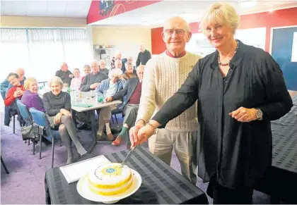  ?? Photo / Bevan Conley ?? Rebus Wanganui founding member Bryan Dean (left) and current president Norma Aitchison cut the 35-year anniversar­y cake.