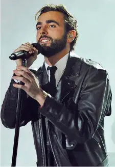  ??  ?? Sul palco Marco Mengoni, 32 anni ieri sera all’Arena di Verona ha trionfato agli RTL 102.5 Power Hits Estate 2021: la sua «Ma stasera» è stata incoronata come miglior tormentone