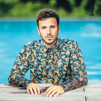  ?? WWW.SEBALTER.COM ?? Esce oggi il suo terzo lavoro d'inediti. Consigli per l’ascolto: ‘Corrono i baci corrono’