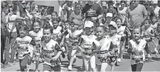  ??  ?? Completos. La carrera infantil del 21K Coahuila cierra sus registros al llegar a su límite establecid­o.