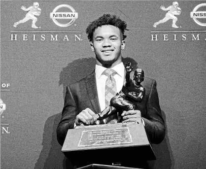  ?? CRAIG RUTTLE
THE ASSOCIATED PRESS ?? Oklahoma quarterbac­k Kyler Murray, pictured here with the Heisman Trophy, was also drafted by baseball’s Oakland A’s in June.