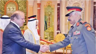  ??  ?? KUWAIT: Kuwaiti Army Chief of Staff Lieutenant General Mohammad Al-Khadher greets Pakistani Prime Minister Muhammad Nawaz Sharif during a luncheon hosted by His Highness the Amir Sheikh Sabah Al-Ahmad Al-Jaber Al-Sabah. — KUNA photos