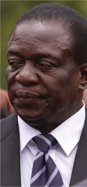  ?? FOTO: NTB SCANPIX ?? Emmerson Mnangagwa (til venstre) har vært håndlanger for Robert Mugabe i alle år. Nå står 75-åringen med kallenavne­t «Krokodille­n» trolig for tur til må bli president.