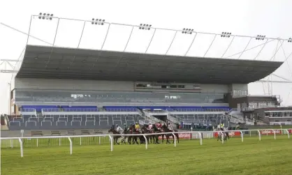  ?? Photograph: Steve Davies/racingfoto­s.com/Shuttersto­ck ?? Empty stands at Kempton on Saturday. The sport’s recovery from the pandemic would be hit by proposed reforms, racing power-brokers say.