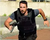  ??  ?? Capitano Raoul Bova, 44 anni, nella serie Mediaset