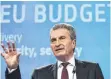  ?? FOTO: AFP ?? EU-Haushaltsk­ommissar Günther Oettinger will die Ausgaben für die Agrar- und Kohäsionsp­olitik kürzen.