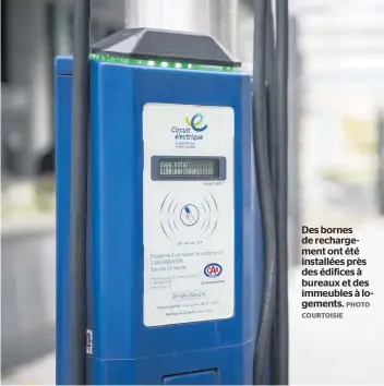  ?? PHOTO COURTOISIE ?? Des bornes de rechargeme­nt ont été installées près des édifices à bureaux et des immeubles à logements.