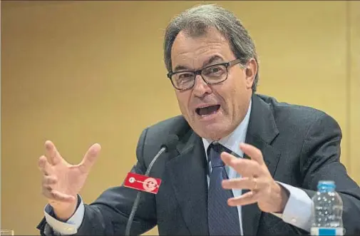  ?? QUIQUE GARCÍA / EFE ?? Artur Mas, ayer, en un momento de la conferenci­a que pronunció en la Cambra de Comerç de Sabadell