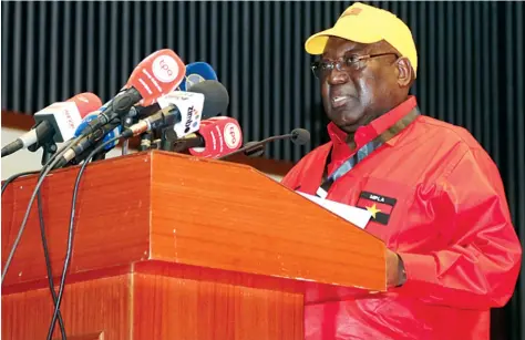  ??  ?? SANTOS PEDRO | EDIÇÕES NOVEMBRO Secretário-geral do MPLA anuncia aprovação de um código de conduta para os militantes sobre a actuação nas redes sociais