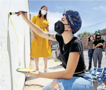  ?? CORTESÍA ?? En proceso de elaboració­n la obra: “Lo Que Nos Une a Las Mujeres”.