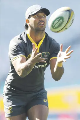  ?? Picture: Getty Images ?? BALL-WATCHING. Kurtley Beale in action during the Wallabies captain’s run in Sydney yesterday.
