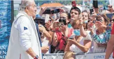  ?? FOTO: ÁLVARO BALLESTERO­S/DPA ?? Das war der letzte Heimatbesu­ch des Altkönigs – im Mai 2022 bei einer Segelveran­staltung in Sanxenxo, Nordwestsp­anien.