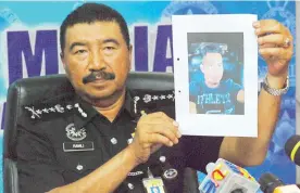  ??  ?? Ramli pinopokito do gambar Saudi ih pokionuon pulis montok monulung ponoriukan kes dadah.