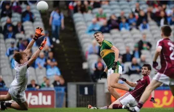  ?? Photos by Sportsfile ?? Big moments: Top Diarmuid O’Connor scores the Kingdom’s first goal and below David Clifford scores the decisive goal in the second half