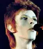  ??  ?? Starman David Bowie ha spesso cantato di stelle e viaggi nello spazio, da SpaceOddit­y a Starman