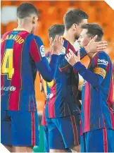  ?? FOTO: AFP ?? Pese a la pandemia, integrante­s del equipo culé se reunieron en casa de Lionel Messi.