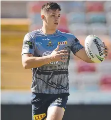  ?? EVAN MORGAN. Picture: Picture: AAP ?? Scott Drinkwater training at 1300SMILES Stadium.
Right: Drinkwater in action in Round 21 against the Brisbane Broncos at 1300SMILES Stadium.