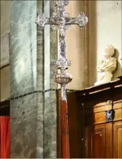  ?? (Photo Serge Caussé) ?? Croix procession­nelle de la basilique Saint-Michel portée sur la hampe du drapeau ramené de la bataille de Lépante par Barthélémy Pretti.