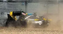  ?? LEONHARD FOEGER / AFP ?? Batida. Daniel Ricciardo perdeu o controle do seu Renault