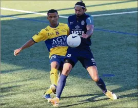  ??  ?? Saffour (à droite) et les Grassois ont su revenir au score juste après la pause mais n’ont pas réussi à forcer la décision en fin de match. (Photo Sébastien Botella)