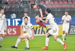  ?? AFP ?? Kashima forward Yuma Suzuki, centre, scores his second goal against Muang Thong.