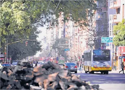  ?? (ANTONIO CARRIZO) ?? Caos. Problemas de planificac­ión, de señalizaci­ón y de control complican el tránsito por las obras.