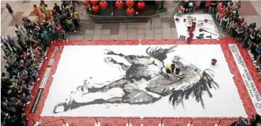  ??  ?? a giant horse painting by Phua. It was the longest Chinese horse painting at Suria KLCC Kuala Lumpur and it earned a place in the Malaysia book of records.