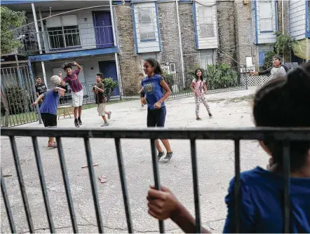  ?? Elizabeth Conley / Houston Chronicle ?? Children play outside the Rockport Apartments in southwest Houston on Tuesday. Inside the apartments, mold continues to grow.