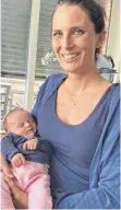  ?? FOTO: PRIVAT ?? Seit Ende März ist sie junge Mutter: Die Neu-Ulmer Teammanage­rin Nadine Berti mit Tochter Emily.