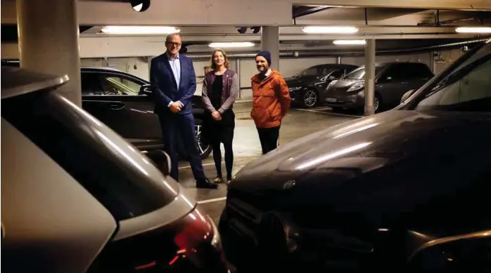 ?? FOTO: INGAR STORFJELL ?? Aps Frode Jacobsen (fra venstre), Sunniva Holmås Eidsvoll (SV) og Harald A. Nissen (MDG) foreslo i vinter å innfør betaling for parkering i rådhusgara­sjen. Nå går byrådet enda lenger og fratar politikern­e P-plasser.