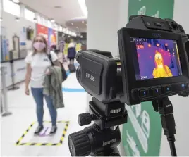  ??  ?? Precaution: Thermal screening test at Edinburgh Airport