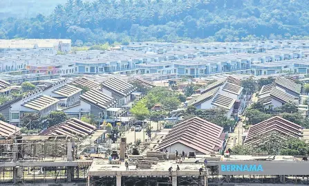  ?? — Bernama photo ?? The Housing and Local Government Ministry reported that as of September 2023, a total of 301 projects or 38,752 housing units with a GDV) of RM28.88 billion have been revived.