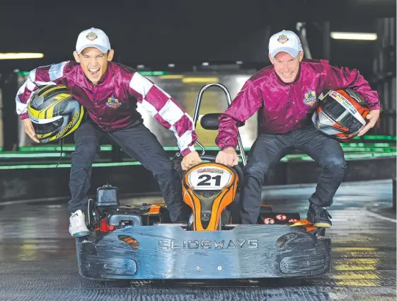  ?? Picture: AAP IMAGE ?? Queensland teammates Matt McGillivra­y and Jim Byrne are ready for all-comers at a carting session between Origin jockeys yesterday.