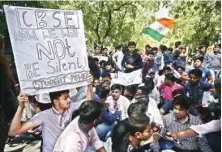  ?? PIC/NAVEEN SHARMA ?? NSUI activists with students raise slogans against HRD Minister Prakash Javedkar to protest the alleged CBSE paper leak in New Delhi, on Friday